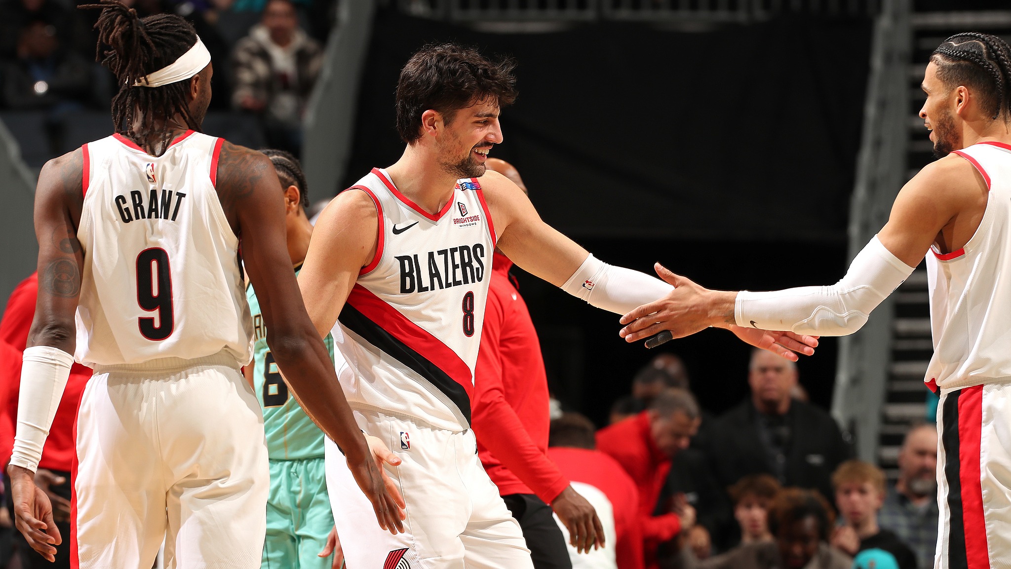 黄蜂客场逆转开拓者,夺得宝贵一胜的简单介绍 黄蜂客场逆转开拓者,夺得宝贵一胜的简单介绍