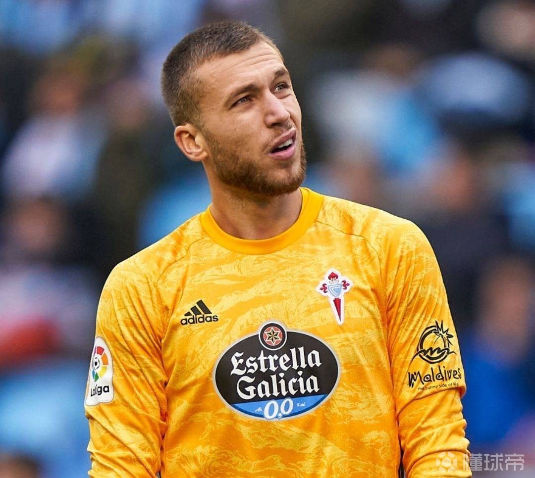 关于塞尔塔前锋进球后庆祝，赢得球迷掌声的信息