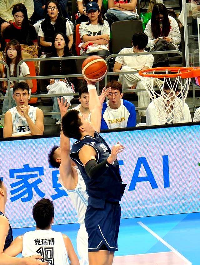 关于天津男篮客场战胜深圳队，创造历史纪录的信息